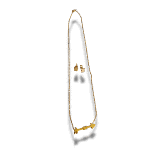 collar inicial y aretes a juego