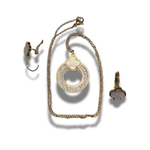 collar inicial y aretes a juego